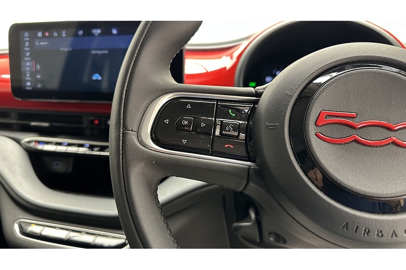 Fiat 500e RED - U2575
