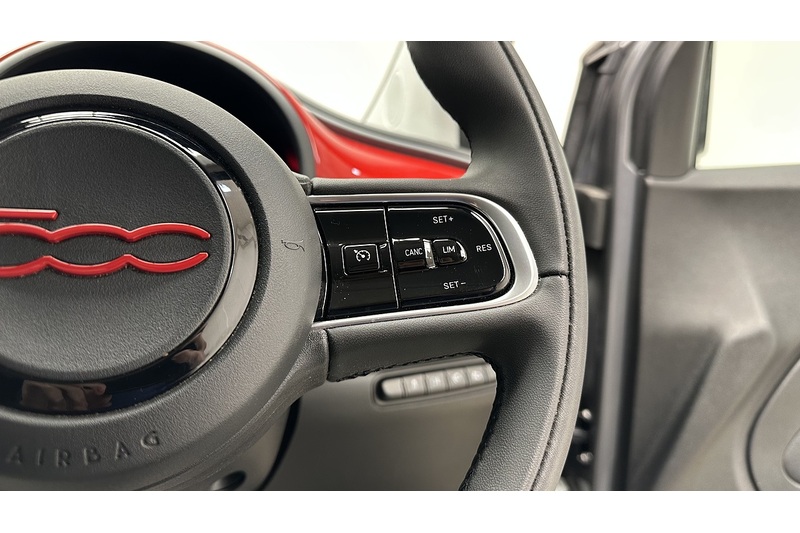 Fiat 500e RED - U2575