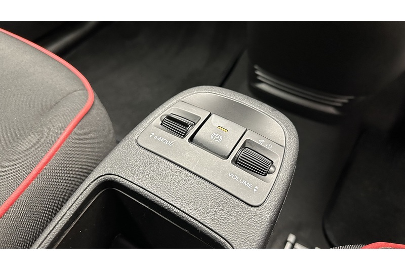 Fiat 500e RED - U2575