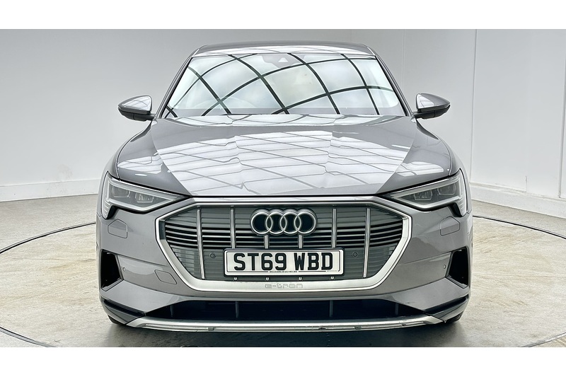 Audi e-tron  - U2692