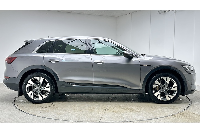Audi e-tron  - U2692