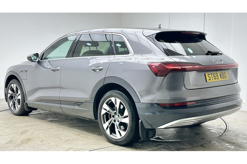 Audi e-tron  - U2692