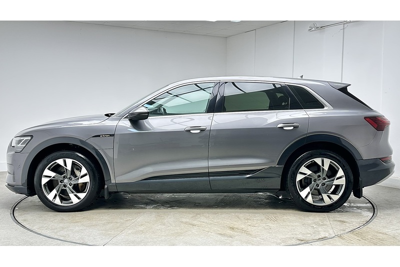 Audi e-tron  - U2692