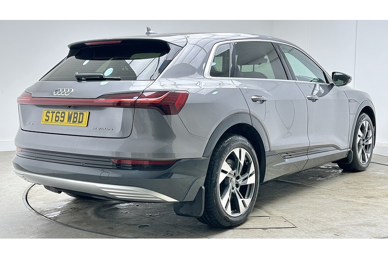 Audi e-tron  - U2692
