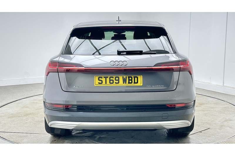 Audi e-tron  - U2692