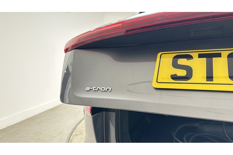 Audi e-tron  - U2692