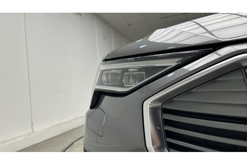 Audi e-tron  - U2692