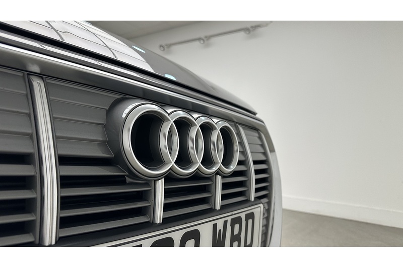 Audi e-tron  - U2692
