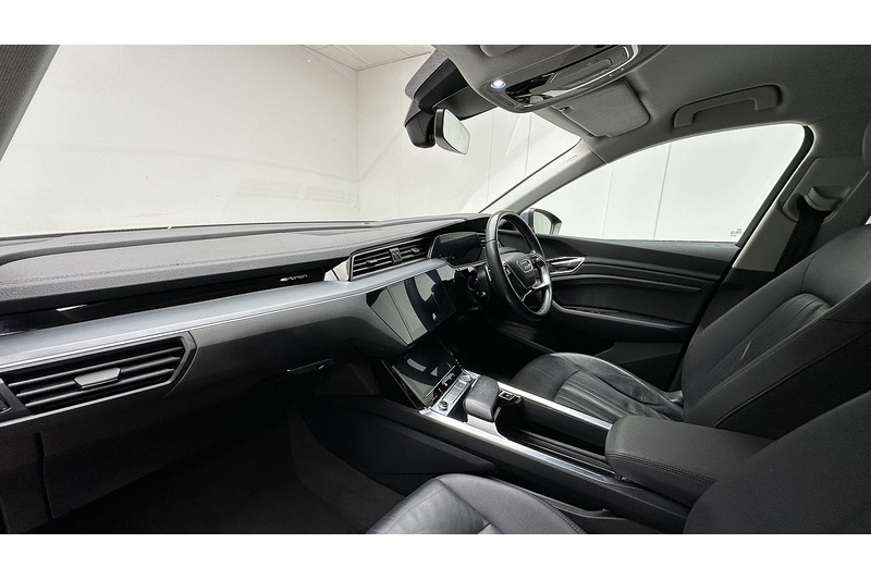 Audi e-tron  - U2692