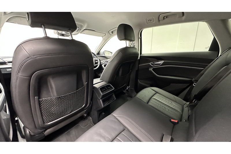 Audi e-tron  - U2692