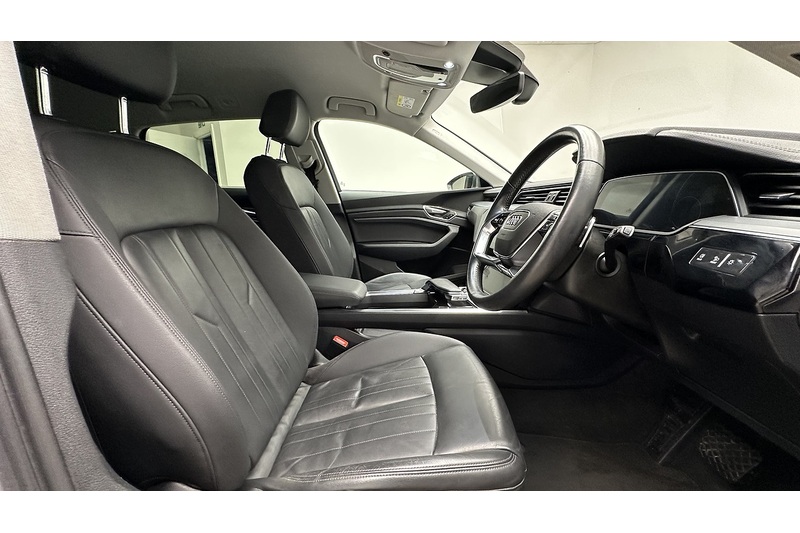 Audi e-tron  - U2692