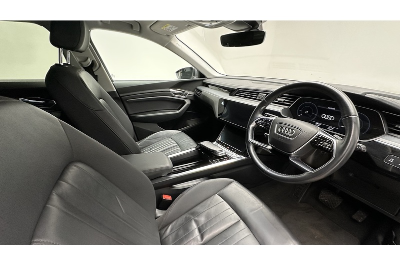 Audi e-tron  - U2692