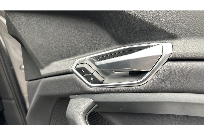 Audi e-tron  - U2692