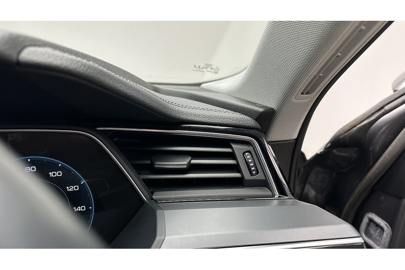 Audi e-tron  - U2692