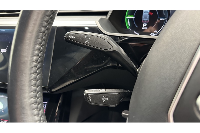 Audi e-tron  - U2692