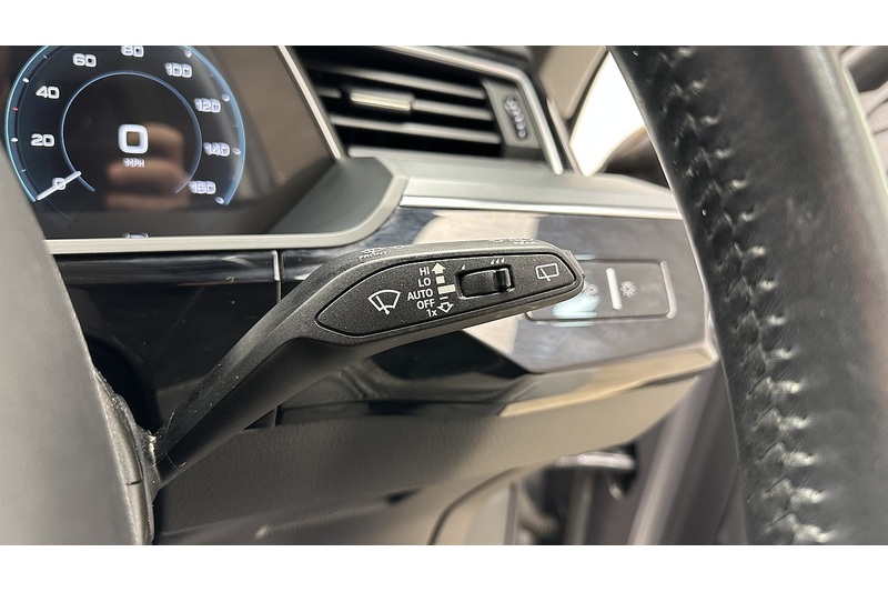 Audi e-tron  - U2692