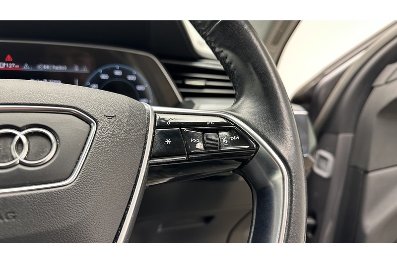 Audi e-tron  - U2692