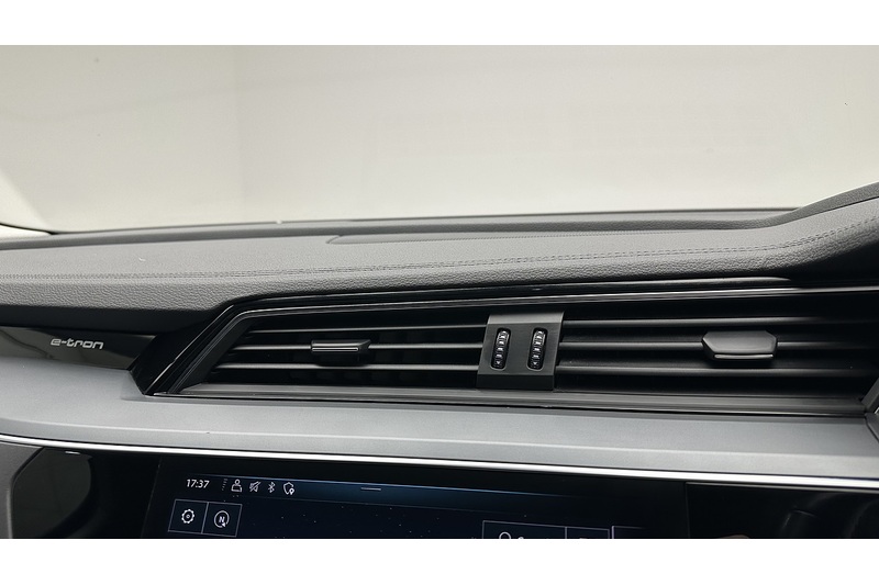 Audi e-tron  - U2692