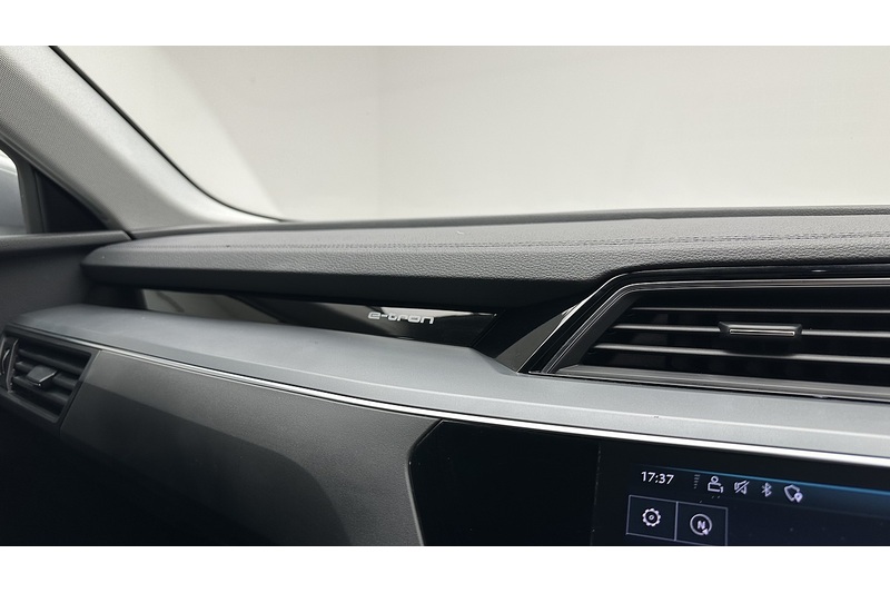 Audi e-tron  - U2692