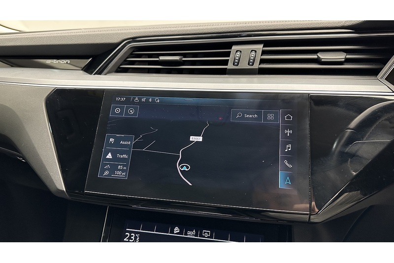 Audi e-tron  - U2692