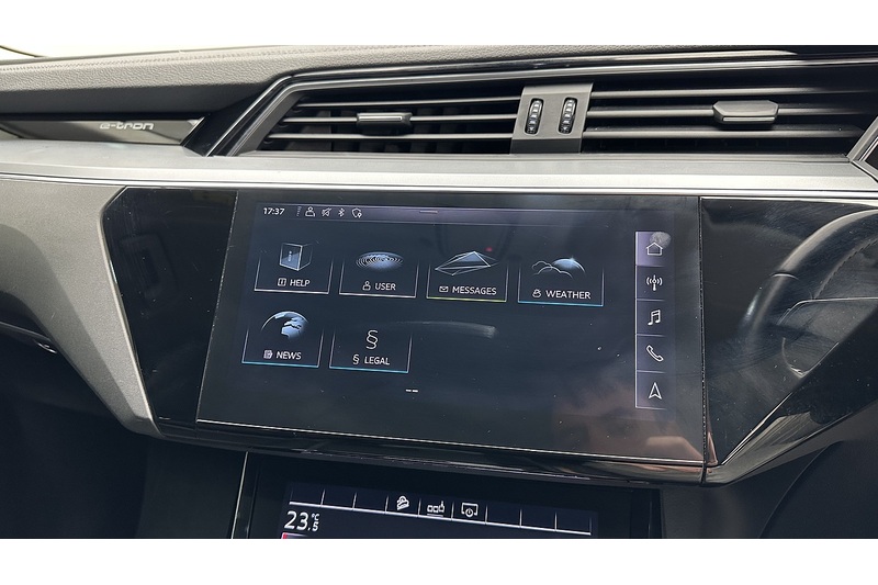 Audi e-tron  - U2692
