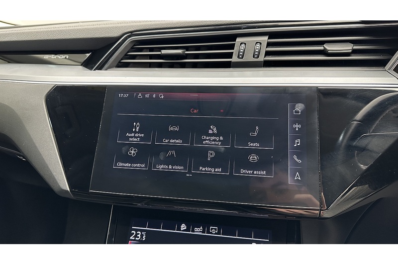 Audi e-tron  - U2692