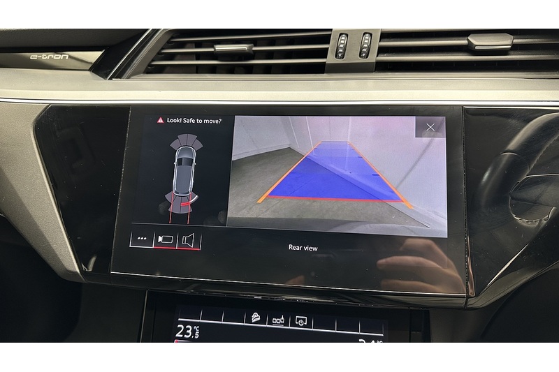 Audi e-tron  - U2692
