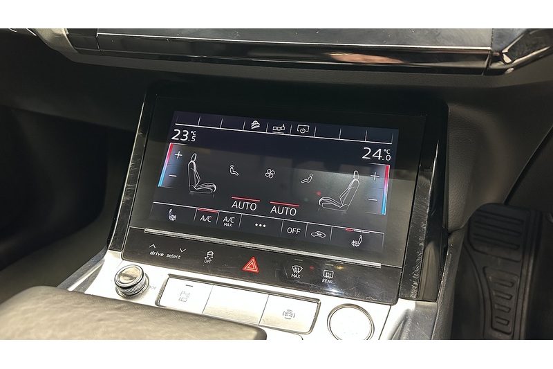 Audi e-tron  - U2692
