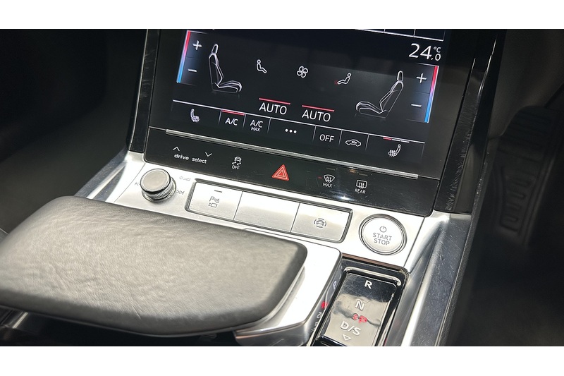Audi e-tron  - U2692
