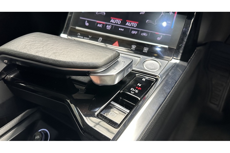 Audi e-tron  - U2692