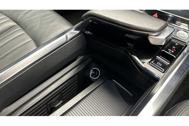 Audi e-tron  - U2692