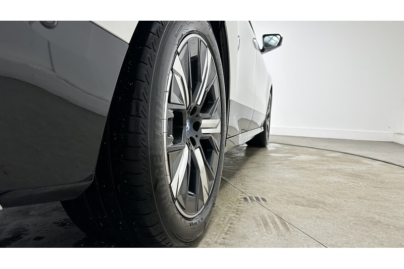 BMW iX 40 M Sport Edition - U2694