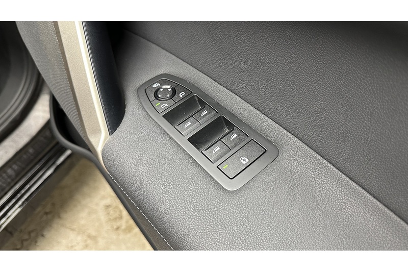BMW iX 40 M Sport Edition - U2694