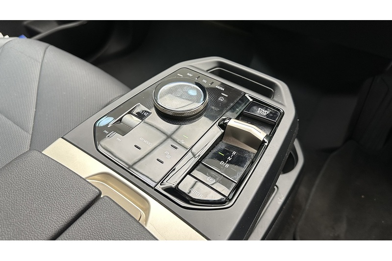BMW iX 40 M Sport Edition - U2694