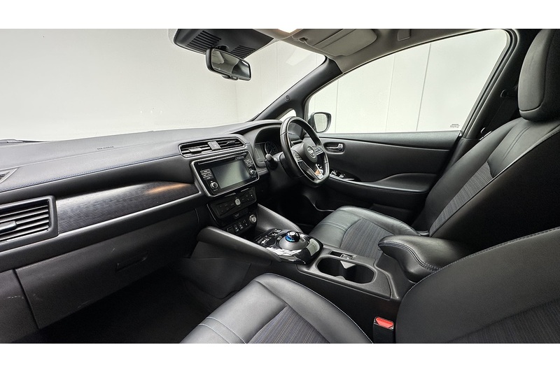 Nissan Leaf N-Connecta - U2748