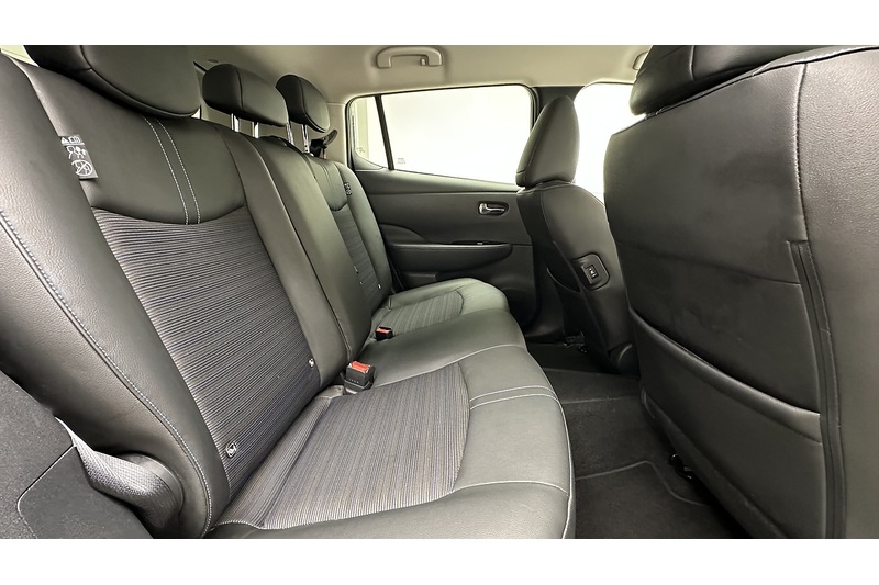 Nissan Leaf N-Connecta - U2748