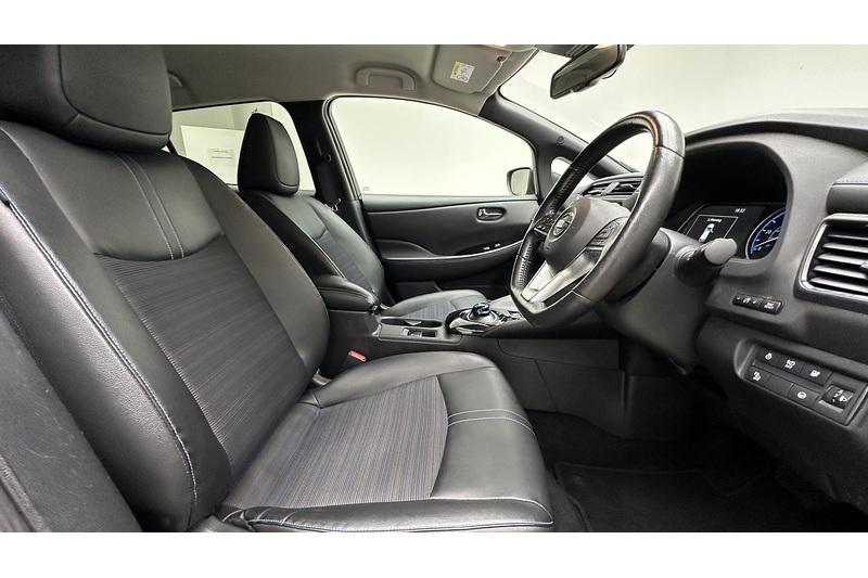 Nissan Leaf N-Connecta - U2748