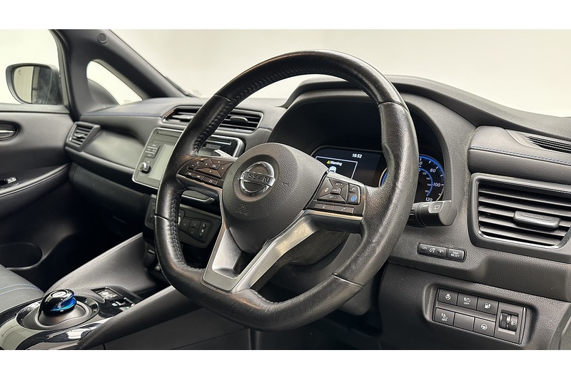 Nissan Leaf N-Connecta - U2748