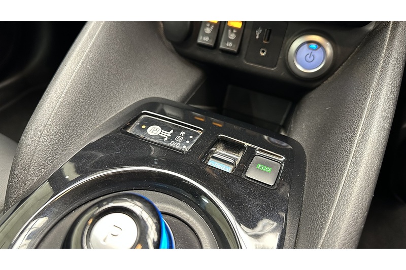 Nissan Leaf N-Connecta - U2748