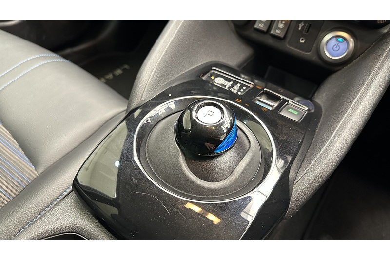 Nissan Leaf N-Connecta - U2748