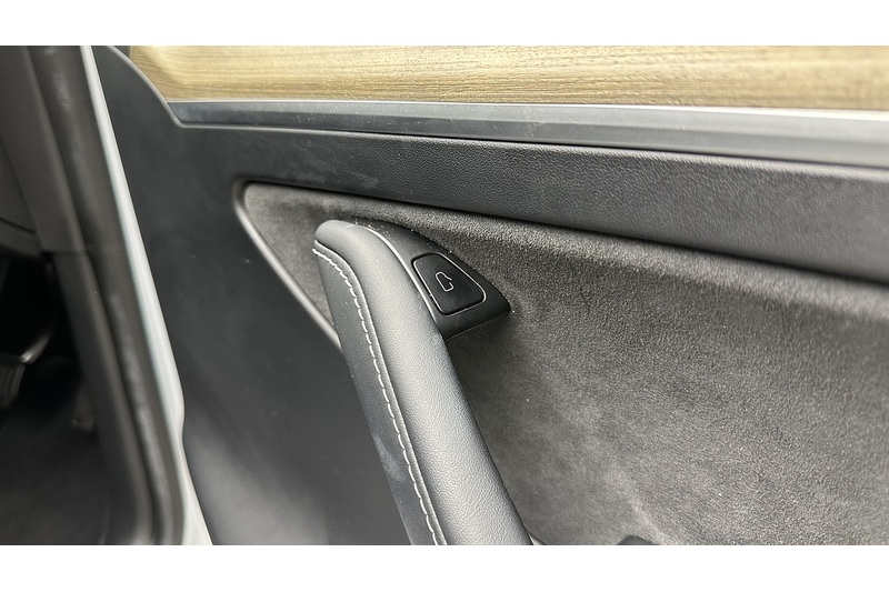 Tesla Model Y Long Range - U2815