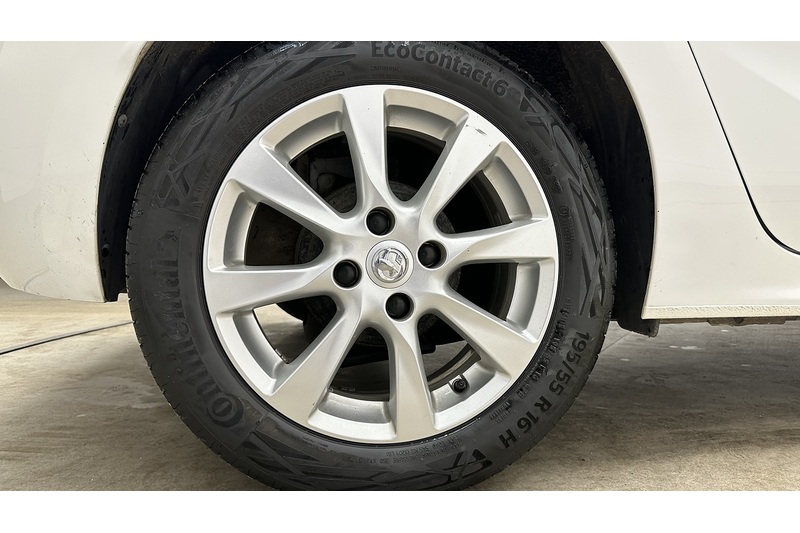 Vauxhall Corsa Design - U2825