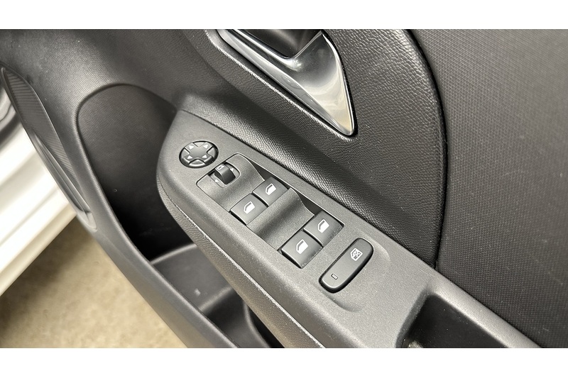 Vauxhall Corsa Design - U2825