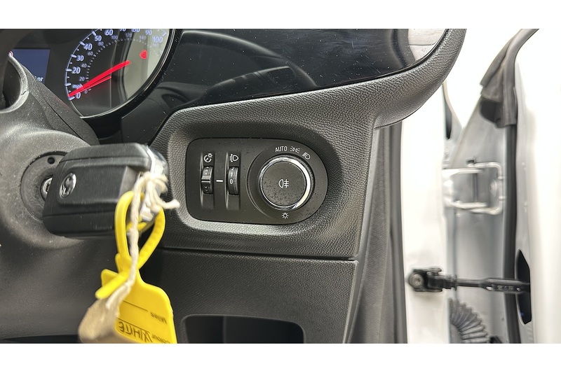 Vauxhall Corsa Design - U2825