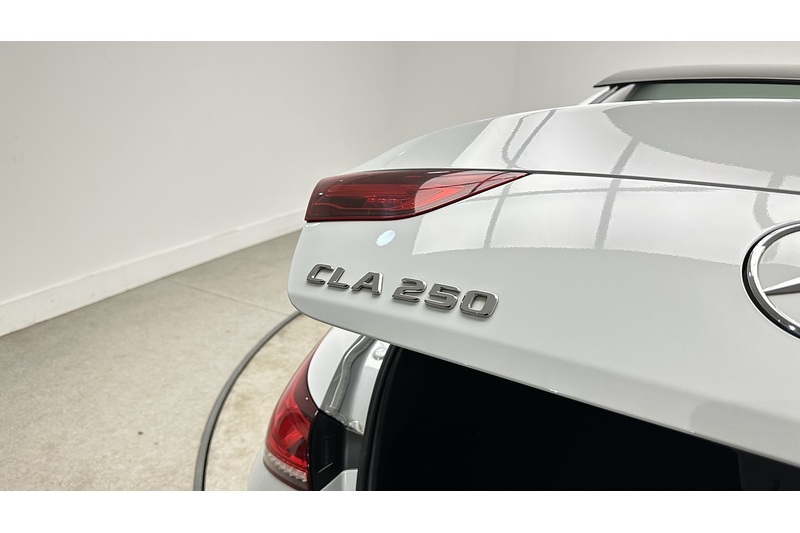 Mercedes-Benz CLA CLA250 AMG Line - U2827