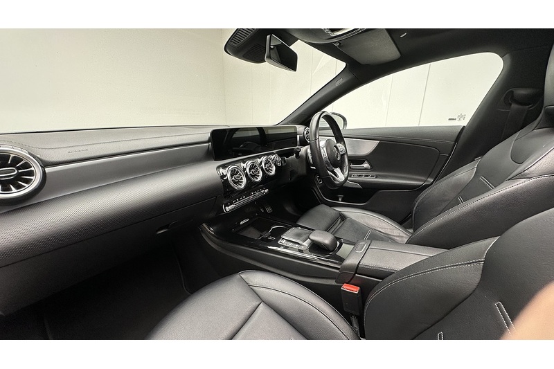 Mercedes-Benz CLA CLA250 AMG Line - U2827