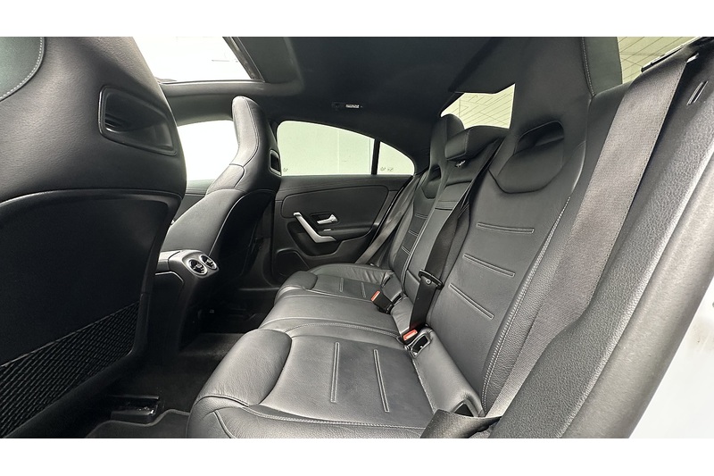 Mercedes-Benz CLA CLA250 AMG Line - U2827