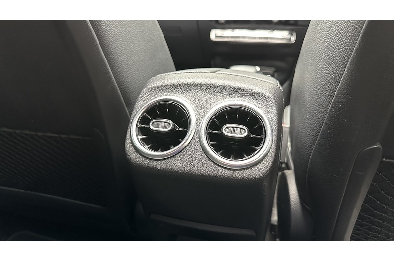 Mercedes-Benz CLA CLA250 AMG Line - U2827