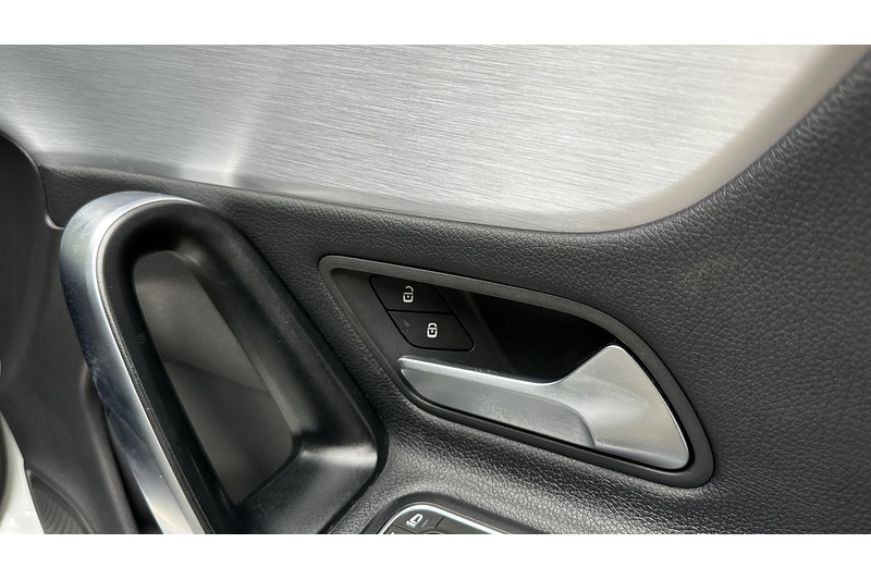 Mercedes-Benz CLA CLA250 AMG Line - U2827