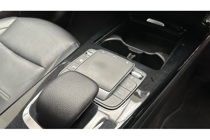Mercedes-Benz CLA CLA250 AMG Line - U2827